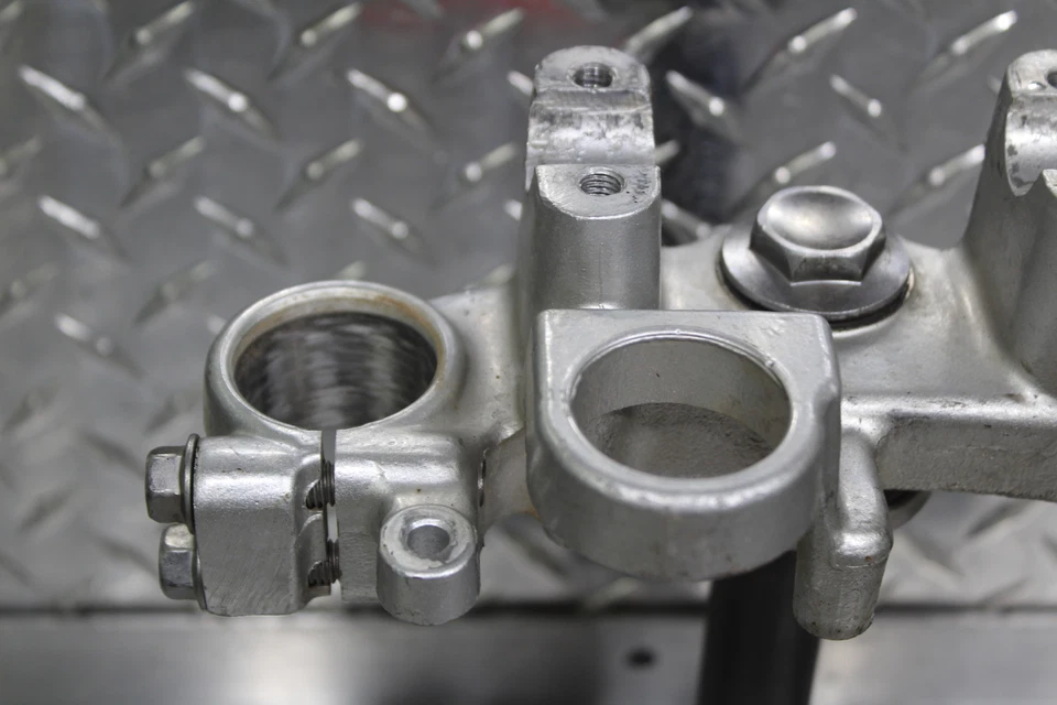 Yamaha TTR225 2004 horquillas delanteras inferior superior triple árbol abrazadera de vástago Foto 2 de 4