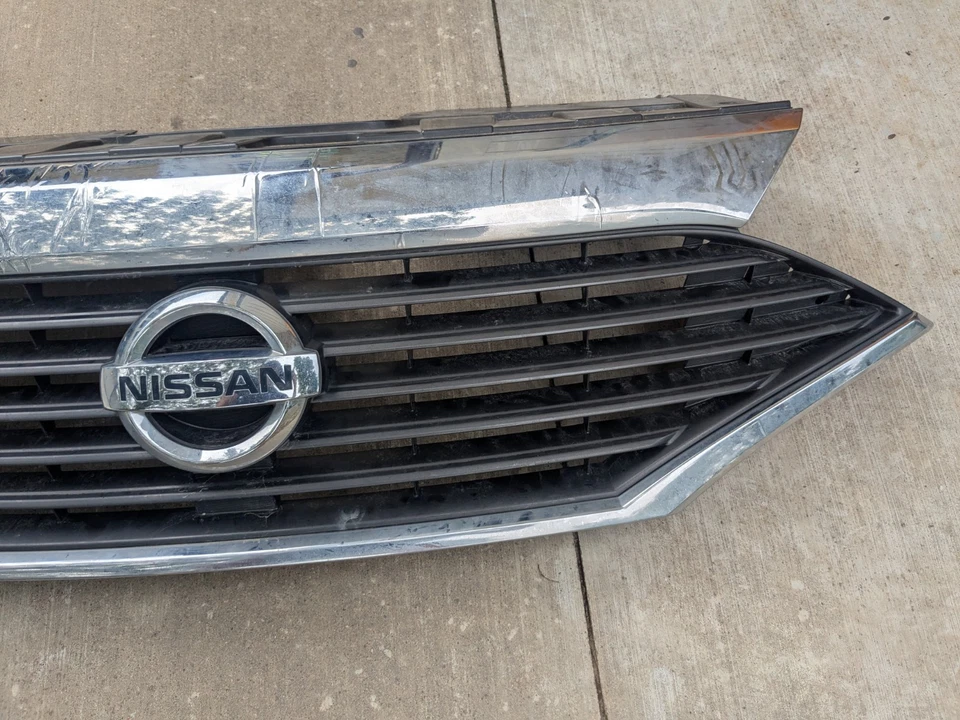 Parrilla superior delantera original OEM 11-17 Nissan Quest Foto 3 de 4
