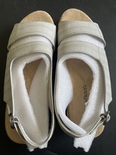 Easy Street Women  s Shoes Size 8