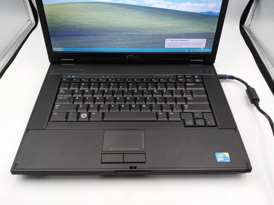 Laptop Dell Latitude e5500 15" Intel C2D 2GB RAM 500GB HDD WinXP - LEER -RR Foto 2 de 4