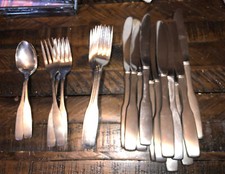 Oneida Community Stainless Steel Paul Revere 23 Piece Flatware