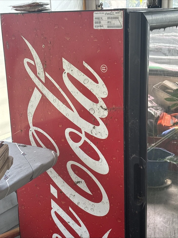 Refrigerador Coca-Cola funciona muy bien ligero por dentro funciona. Tiene todas las cajas Foto 3 de 4