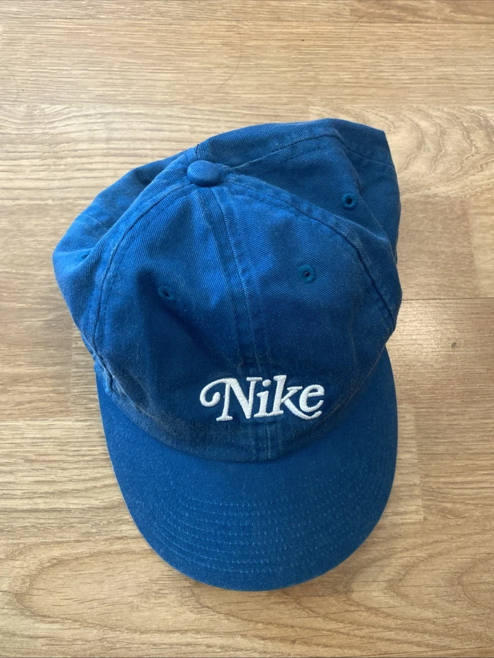 Gorra de golf Nike Heritage86 verde azulado con tirantes OSFM Foto 2 de 4