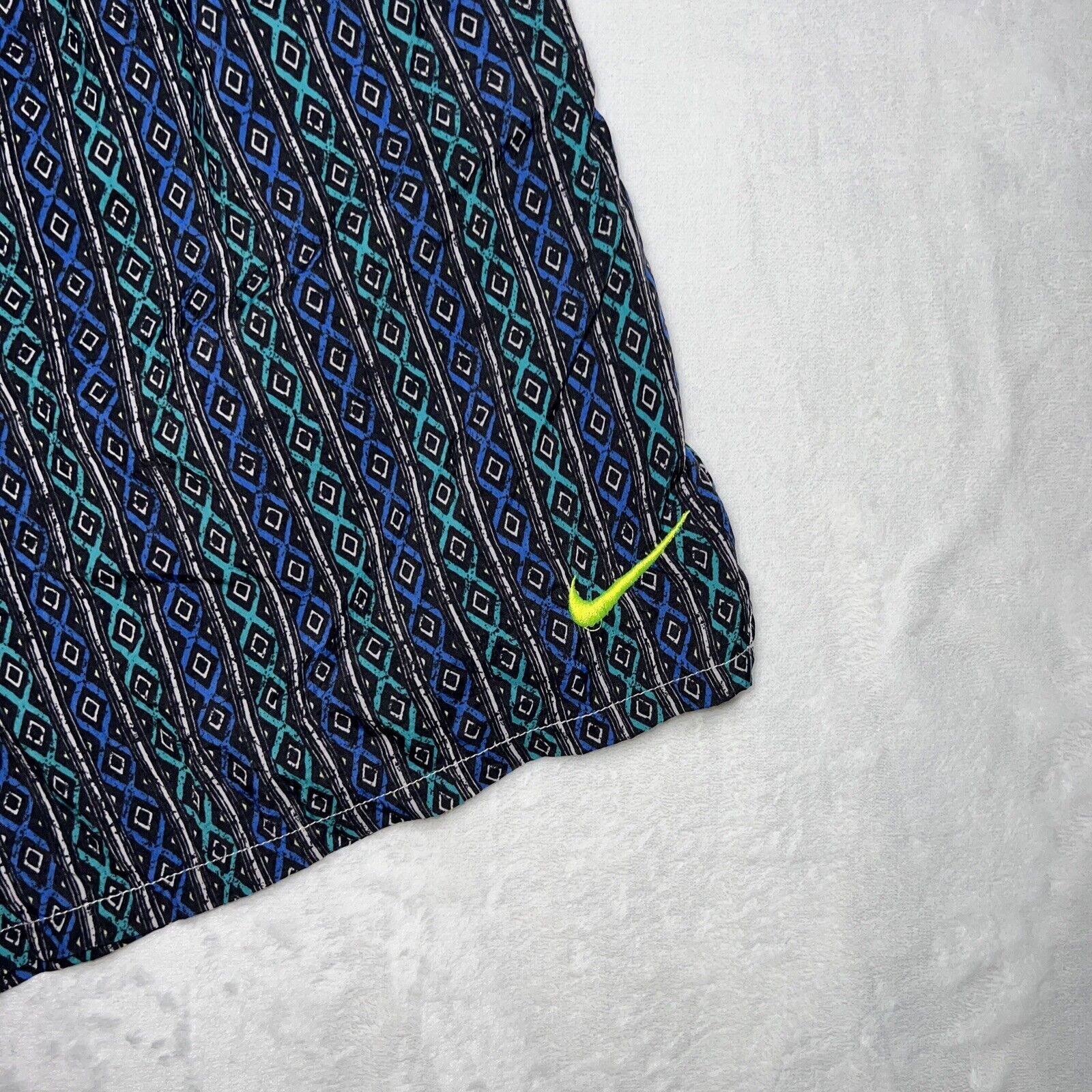 Vintage Nike Gym Shorts Nylon Abstract Pattern Re… - image 2