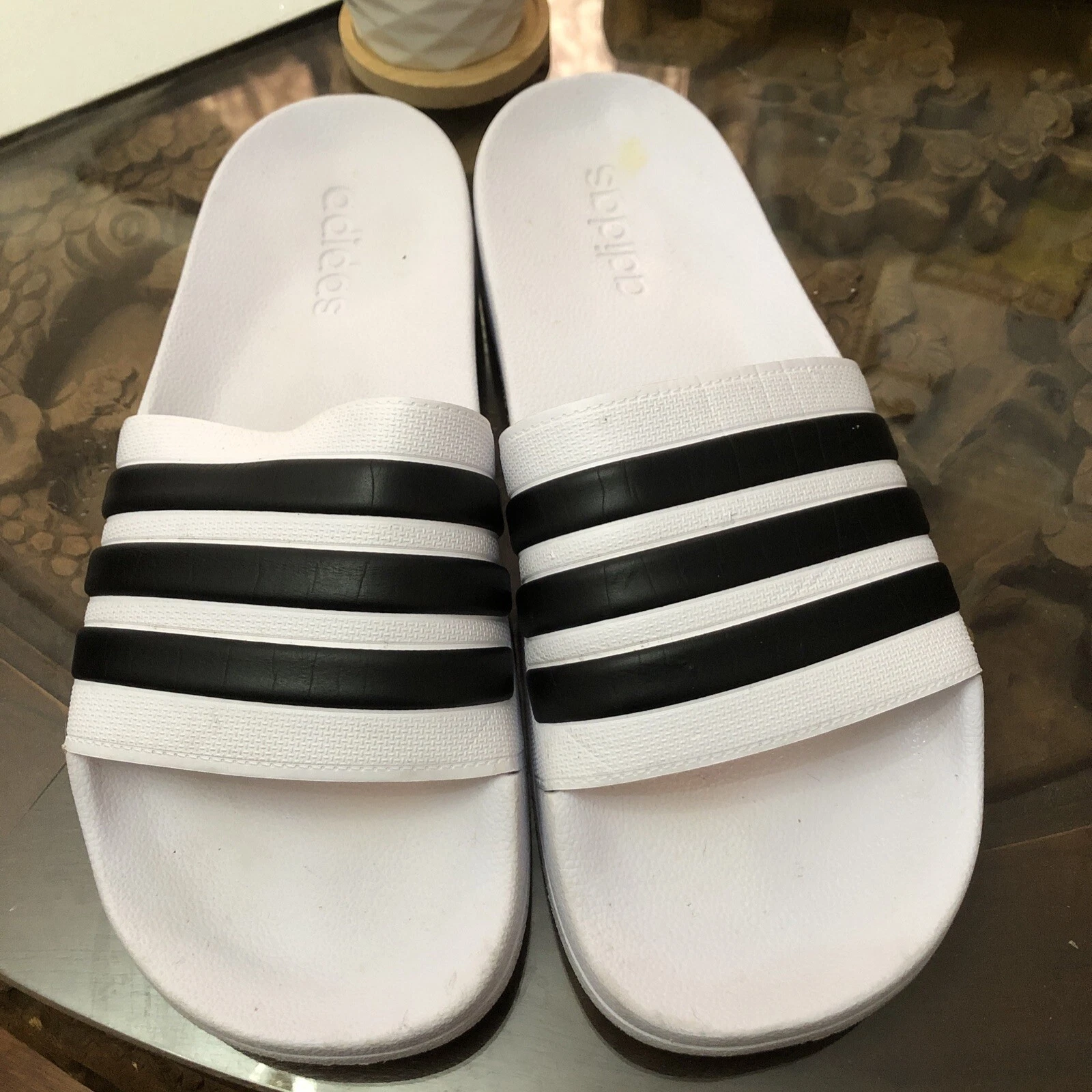 Adidas Uomo Adilette Doccia Bianco Core Nero Bianco Scivoli Taglia 11 (2441847)