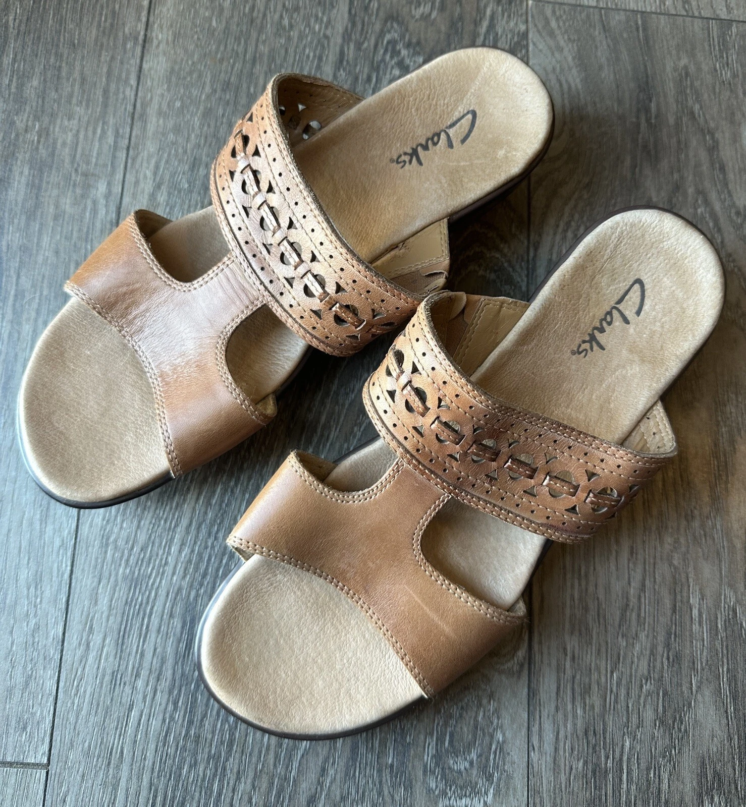 Sandali con zeppa Clarks in pelle marrone marrone chiaro taglio mules donna taglia 10M