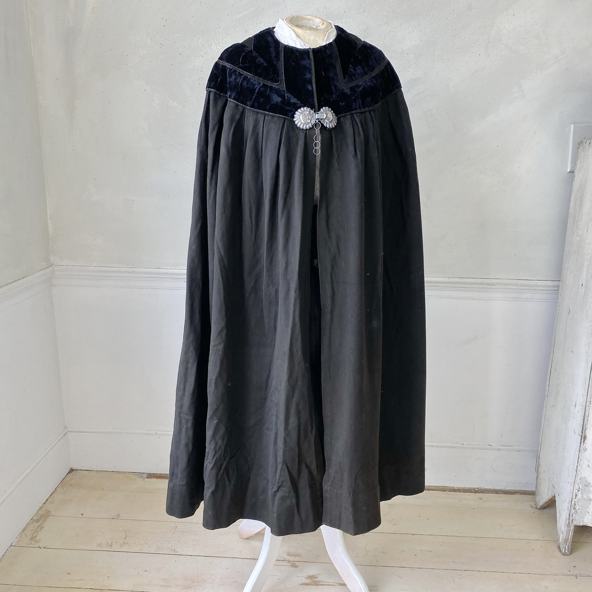 19th フランス cape à la poloneize À La Polonaise Cloak French 19Th Century - Decorative Collective