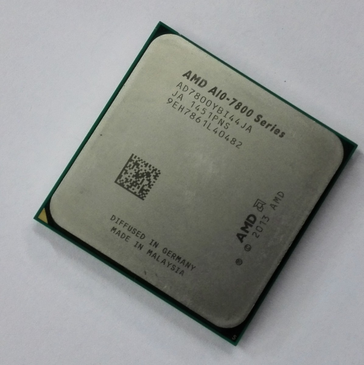 AMD A10-7800 Desktop Processor APU AD7800YBI44JA Socket FM2+ APU