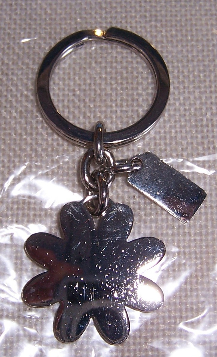 COACH Y2K VINTAGE Signature Pink &White Daisy Key Ring Bag Charm