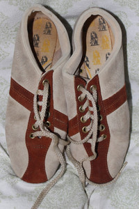 Vintage Women’s Hush Puppies  Brown Tan Suede 🎳 Bowling Shoes Size 6.5 Lace Up