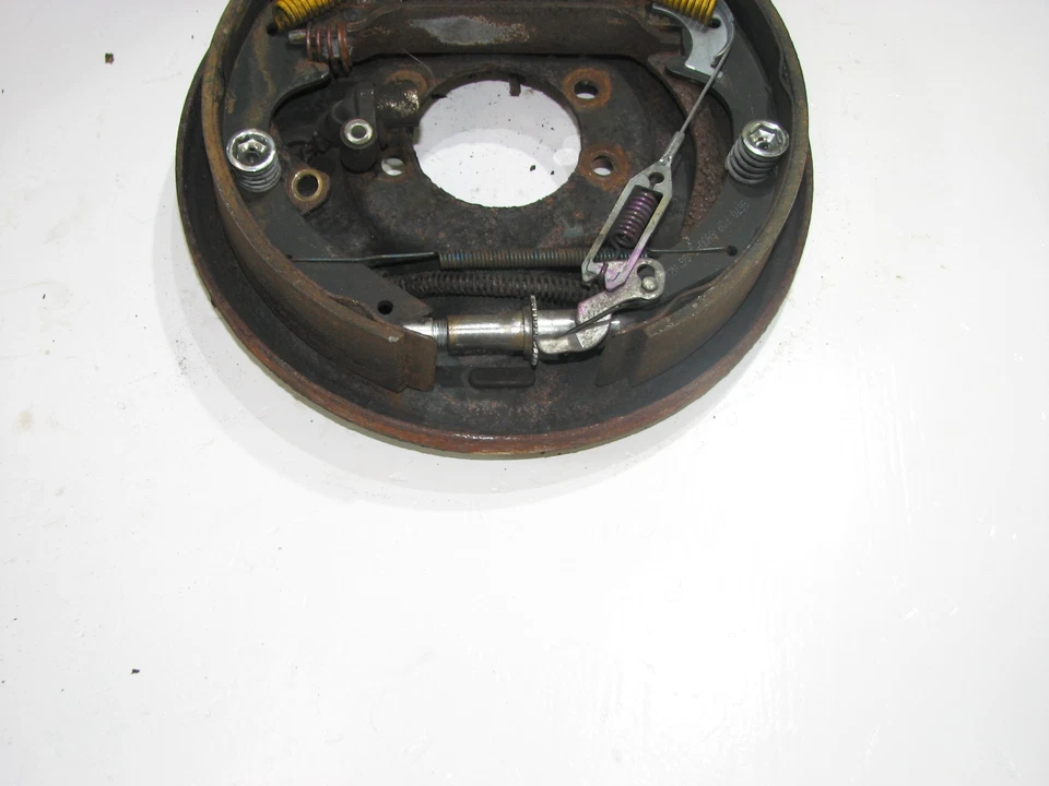 Jeep Grand Cherokee ZJ 93-95 Rear Drum Brake Backing Plate Driver Left 10 Inch - Image 4 of 4