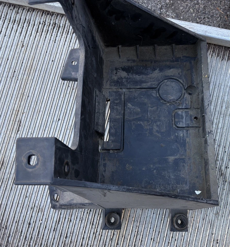 Bandeja de batería derecha para pasajero Dodge Ram Cummins 2003-2009 OEM 55276205ACA 2500 3500 Foto 3 de 3