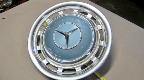 Used ONE Vtg. Mercedes R107-W108-W109-W116 Lite BLUE 14"Wheel Cover W/Clips