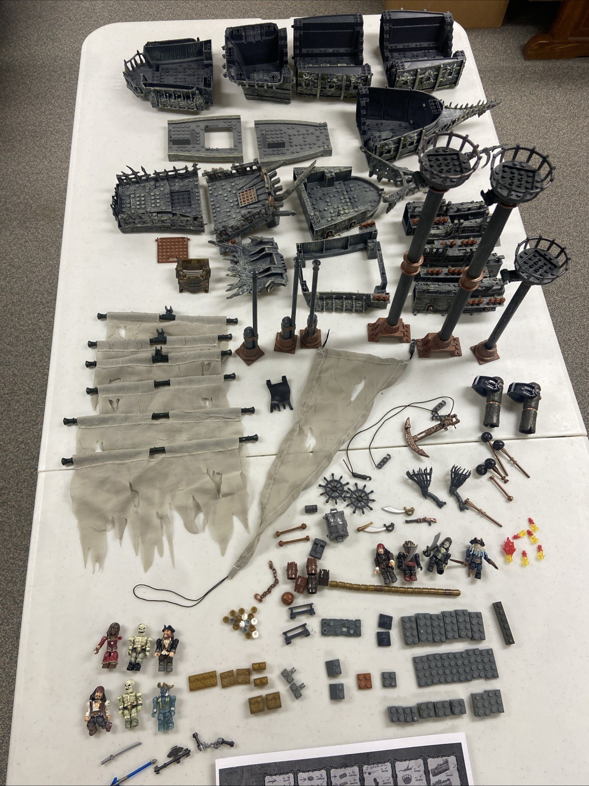 Mega Bloks 1029 Flying Dutchman Dead Man's Chest Incomplete - Extra Figures -See