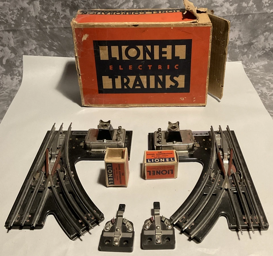 VTG- Lionel No. 011 "O" Gauge Pair of Remote Control Switches, L&R W/lamp& Box - Image 2 of 4