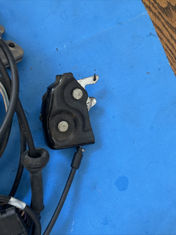 2008-2020 Town & Country Grand Caravan RH Rear Sliding Door Lock Latch Actuator - Image 4 of 4