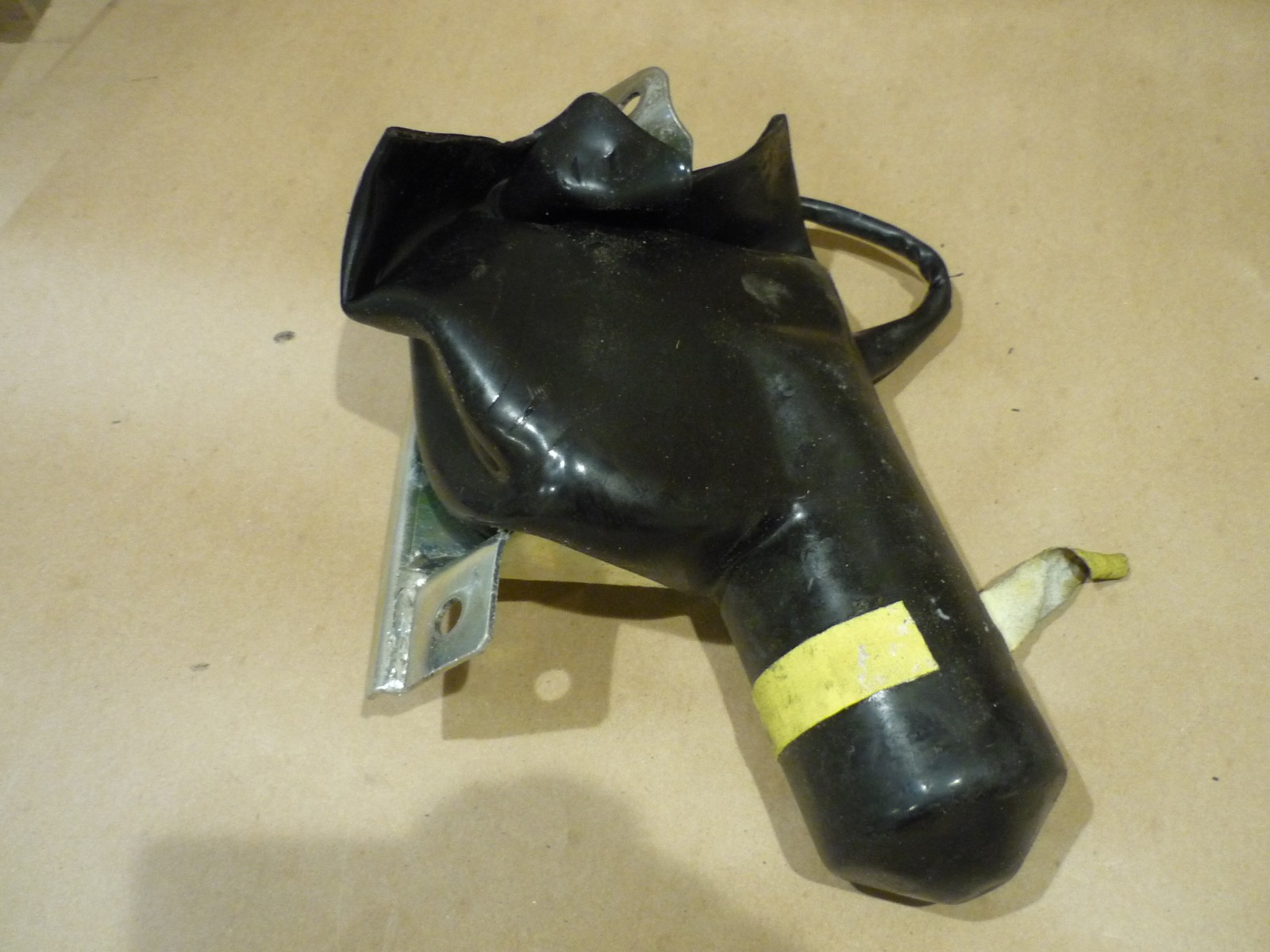 Ferrari 360,430 - LHD Windshield Wiper Motor/ Bracket - P/N 63780200