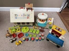 VTG Fisher Price 1971 Little People Play Family School House, Merry Go Round
