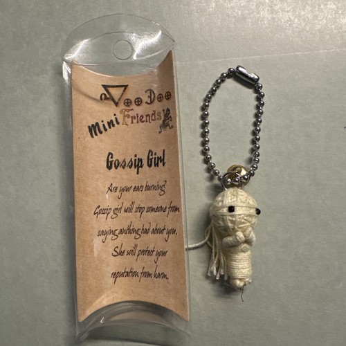 VOO DOO MINI FRIENDS "GOSSIP GIRL" STRING DOLL KEY CHAIN-NEW-FREE SHIPPING - Afbeelding 1 van 2