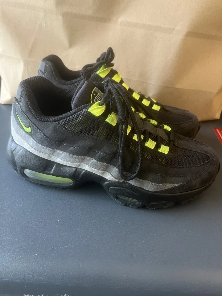 Nike Air Max de segunda mano para niños talla 5Y multicolor cómodas Foto 3 de 4