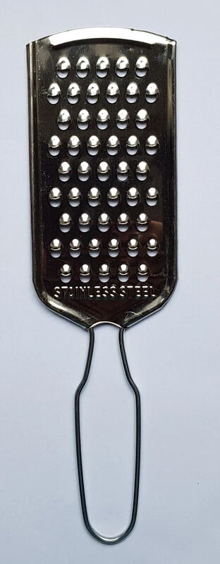 Reibe Hobel Käse Parmesan Muskat Ingwer Zitrone Gewürze Edelstahl mittel