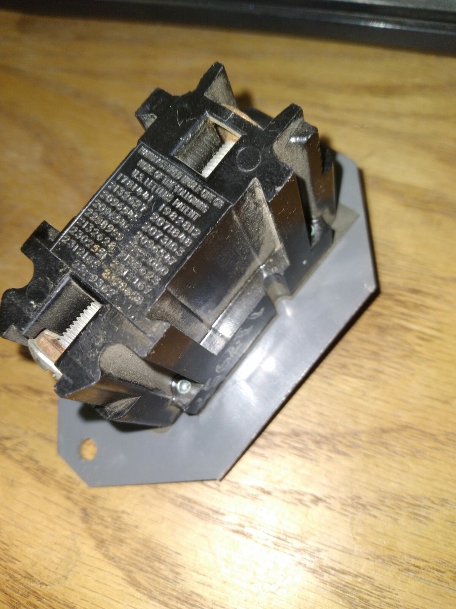 SQUARE D SK 5353 20 AMP THERMAL MAGNETIC MULTI BREAKER - LOT