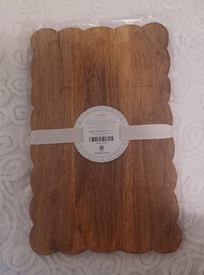 Mela Artisans Scalloped Edge Mango Wood Cutting Board 16 X 10 NEW Charcuterie