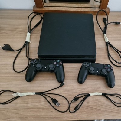 PS4 Slim 500GB mit 2 Controllern Aber Wird Schnell Warm Und dann geht aus