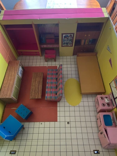 VINTAGE 1962 BARBIE DREAM HOUSE WITH FURNITURE AND ACCESSORIES MATTEL 816