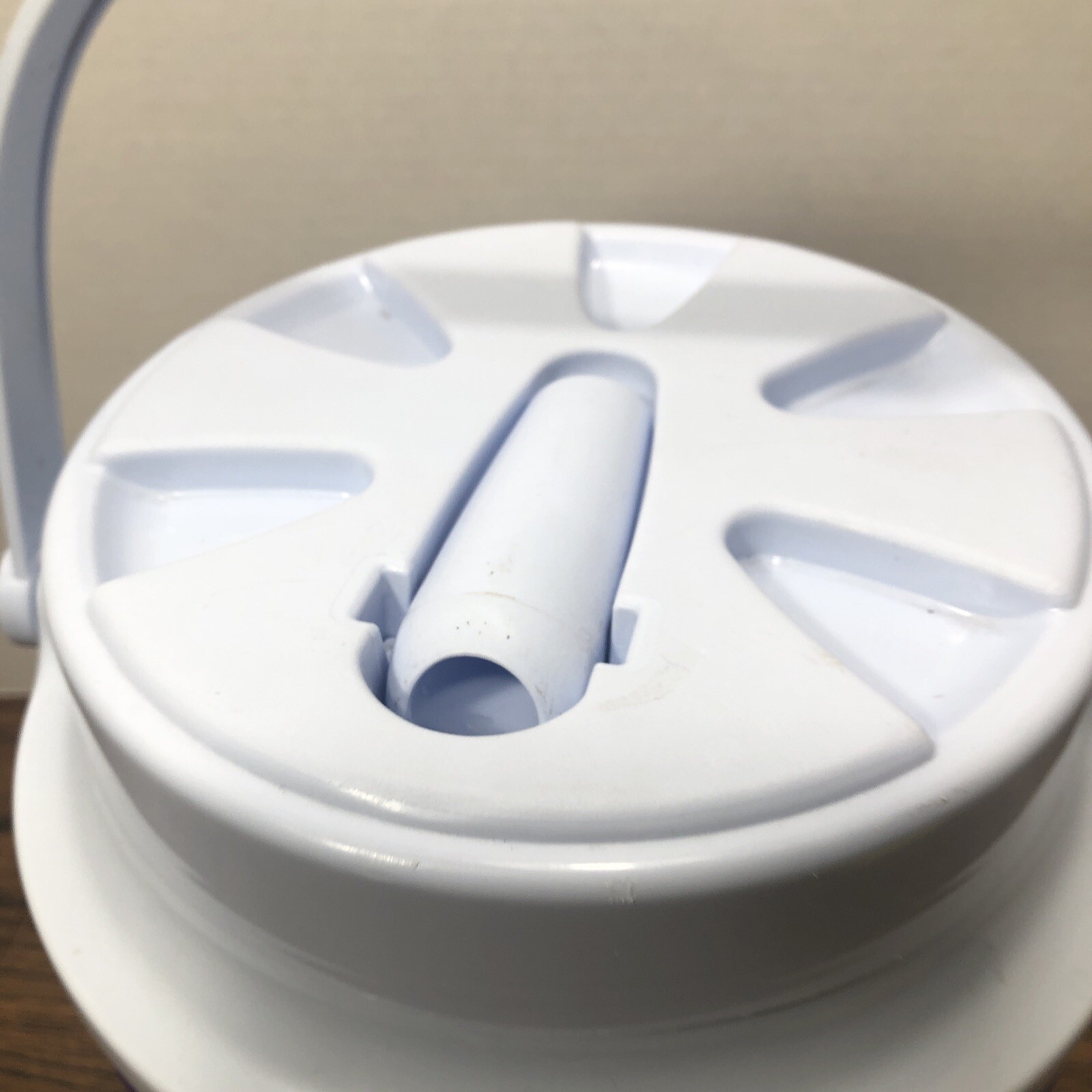 Genuine Rubbermaid Plastic 1 Gallon Outdoor Water Jug Cooler *RARE PURPLE* 156A