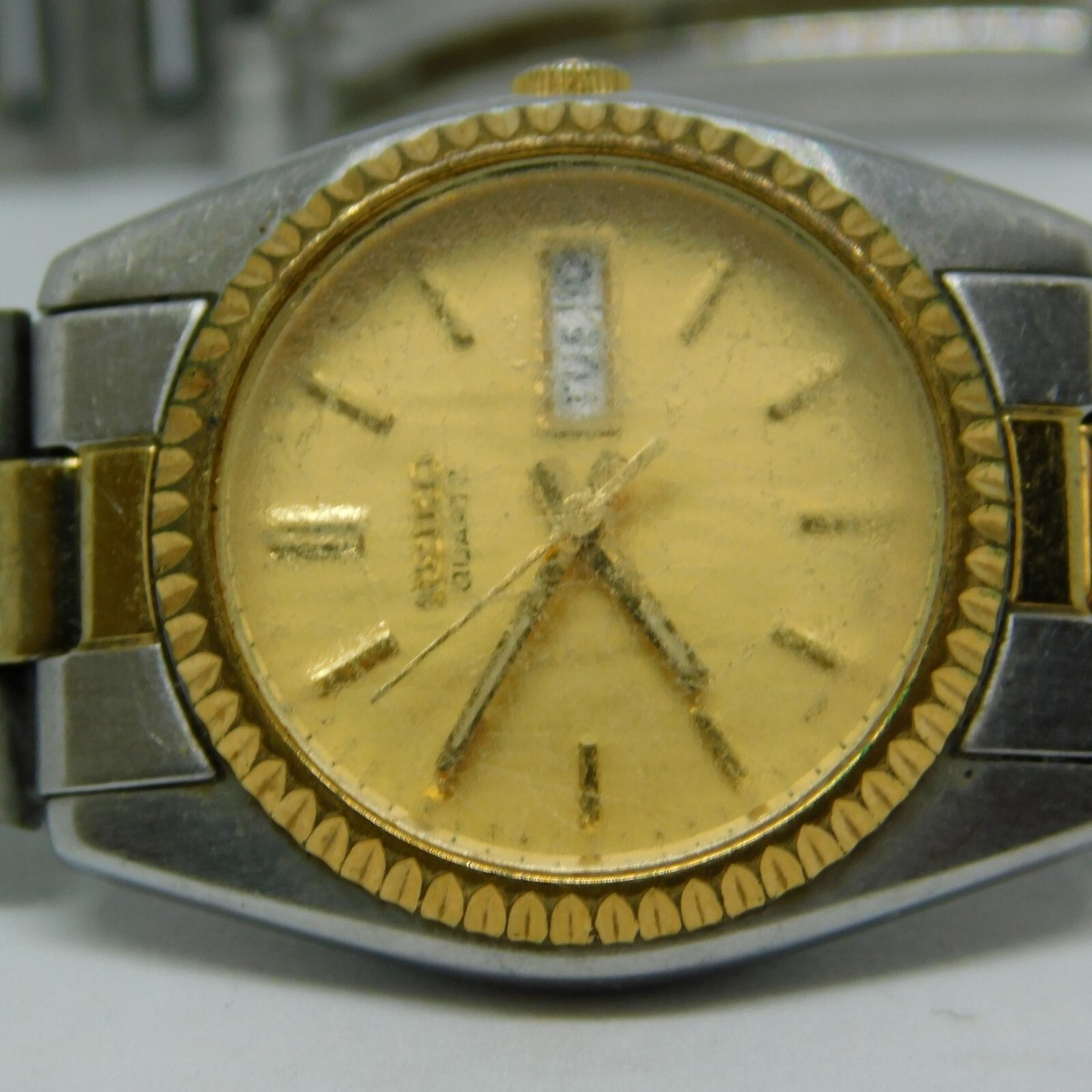 SEIKO 7N88-0041 Two Tone Quartz Analog Women's Watch Sz. 7