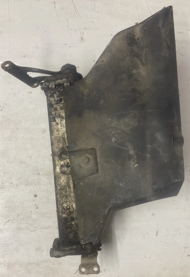 1992 1995 Porsche 968 OEM Engine Oil Cooler & Shroud 94420730901 - Image 3 of 4