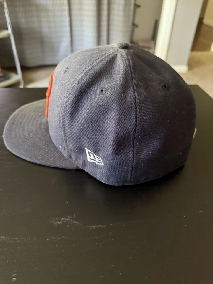 New Era Fitted Hat 5950 Chicago Bears Navy Blue Script B Size 7 3/8 Pre owned - Image 2 of 4