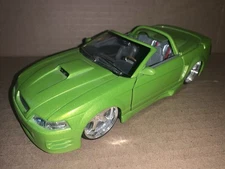 Jada Toys 1:24 Scale 2002 Ford Mustang Diecast Car (Lot 1326A)