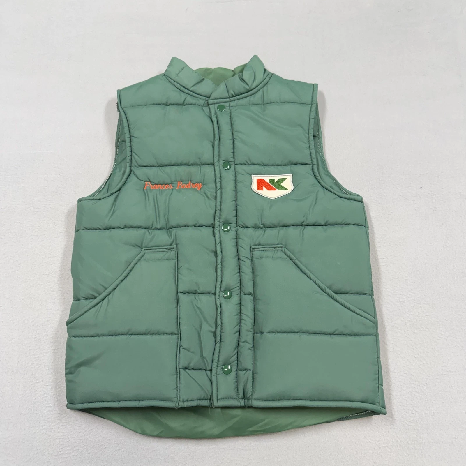Vintage Warwick Vest Mens Medium Green Quilted Puffer NK Logo Snap Front USA
Opens in a new window o