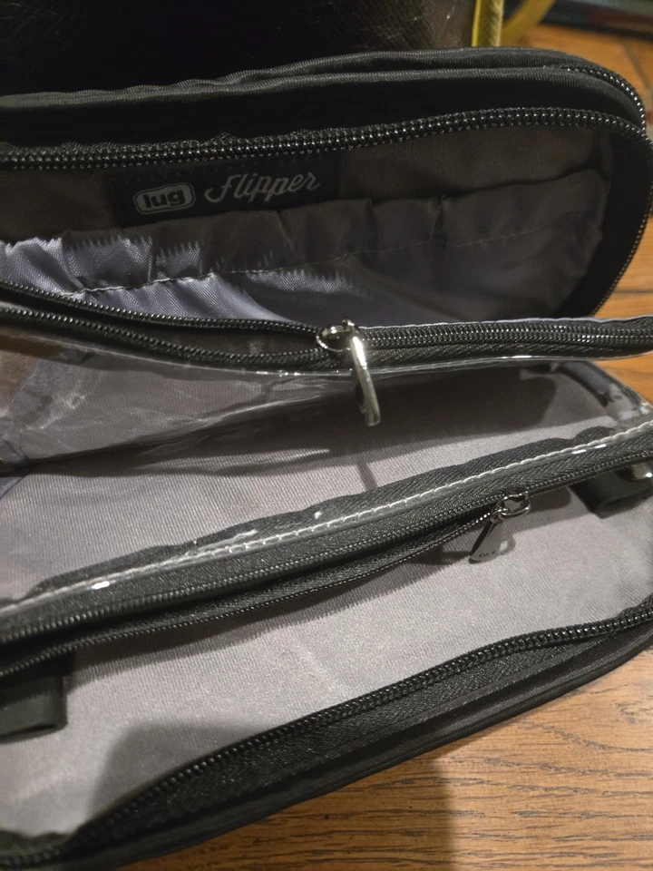 Bolsa de joyería Lug Flipper roja con lunares blancos Foto 3 de 4