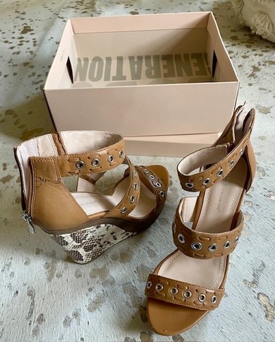 Womens shoes, BCBGeneration, Summer Elegant, open toed, high wedge heel - Picture 3 of 8
