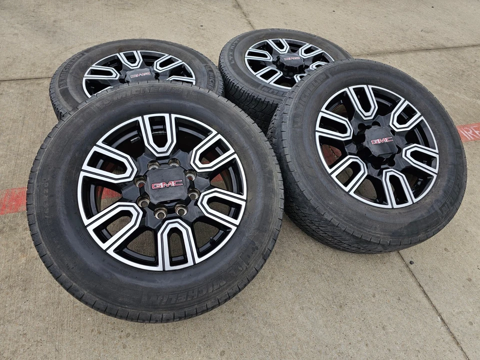Llantas 20" GMC Sierra AT4 2500 3500 OEM 5950 Silverado Michelin Foto 3 de 4