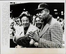 1973 Press Photo Boxers Rocky Graziano and Joe Louis Share a Moment at Yankee St