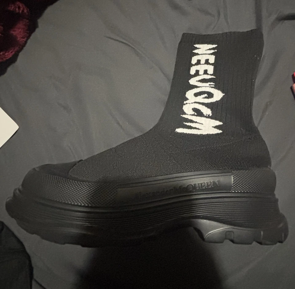 Zapatillas deportivas Alexander McQueen con calcetín grueso Foto 2 de 4