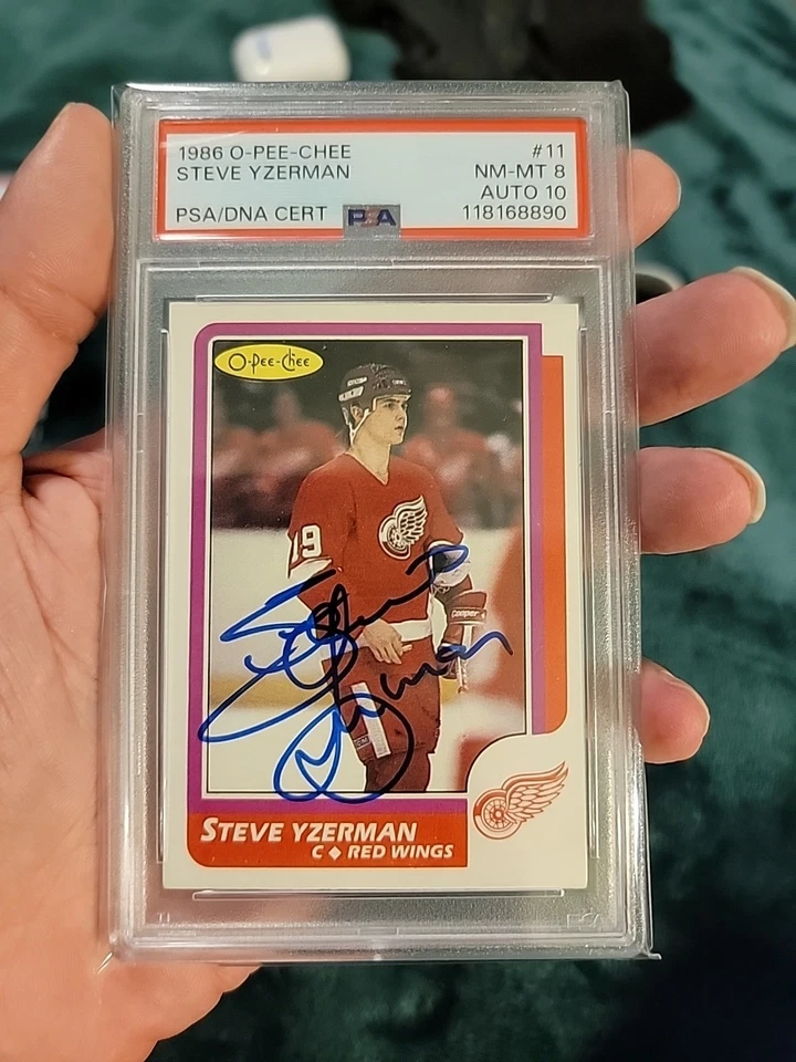 1986 O-PEE-CHEE STEVE YZERMAN AUTOGRAPH. PSA 8/AUTO 10! POP 2. None Higher! - Image 3 of 3