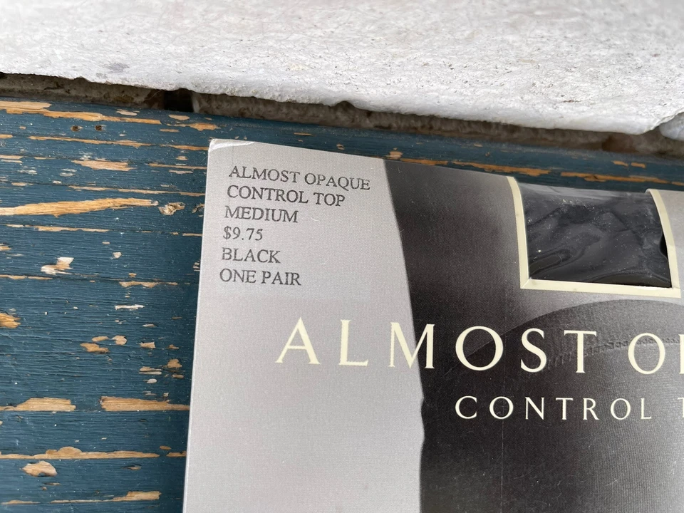 Pantimedias Banana Republic talla mediana control casi opacas negras nuevas Foto 2 de 4