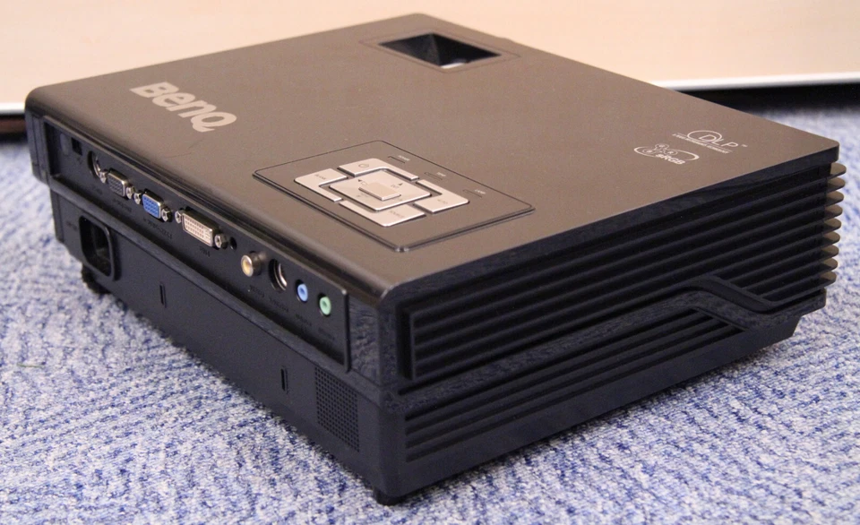 BenQ Beamer MP720p DLP Projektor inkl Tasche und Fernbedienung MP 720 p  - Bild 3 von 4