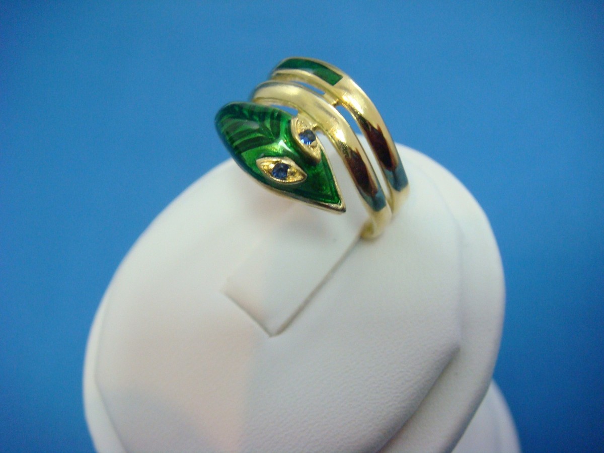 18K GOLD 5.7 GRAMS VINTAGE SNAKE RING & GREEN ENAMEL AND 18K GOLD 5.7 GRAMS VINTAGE SNAKE RING & GREEN ENAMEL AND