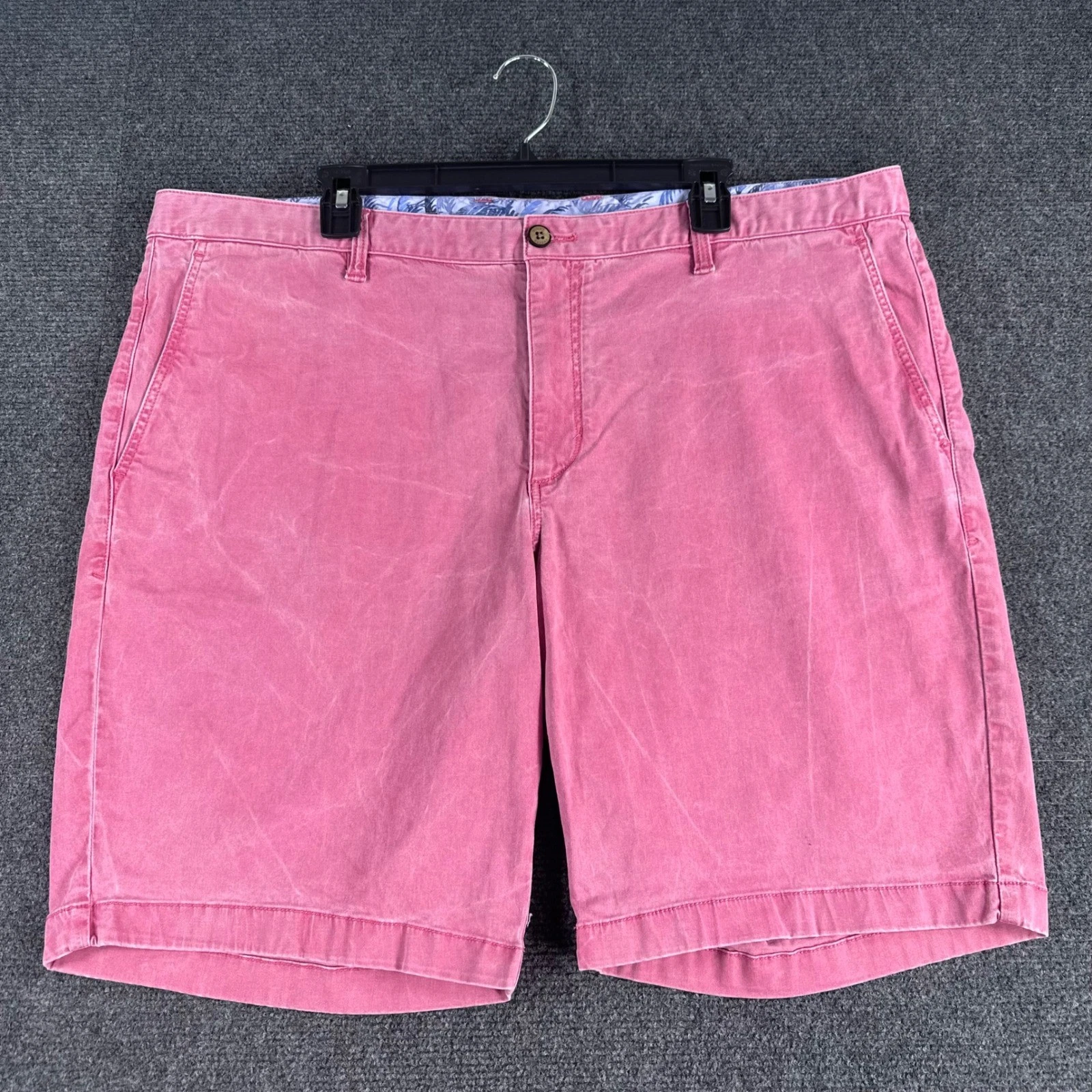 Tommy Bahama Shorts Mens 42 Pink Cotton Tencel Blend Flat Front Casual Beach