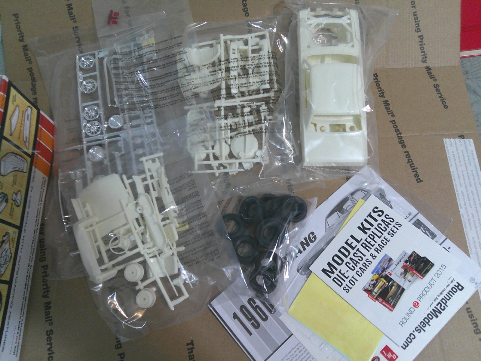 AMT 1966 Ford Mustang Hardtop Retro Deluxe Edition Model Kit - 1/25 ...