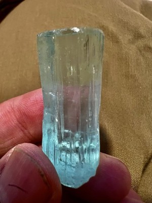 Aquamarin rough crystal transparent light blue mineral specimen