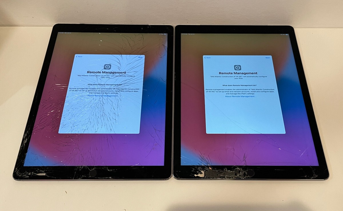 AS IS Lot of 2 Apple iPad Pro 1st Gen. 128GB, Wi-Fi + 4G, 12.9 in