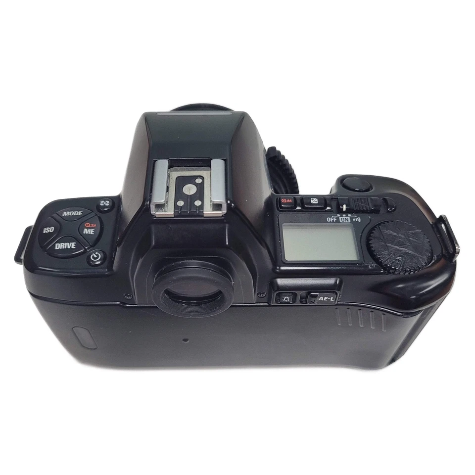 Cámara fotográfica Nikon F-801 35 mm con lente de 24 mm Foto 3 de 4