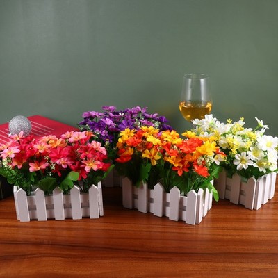 Simulierte Zaunblumenverzierung Lebensechte Blumenverzierung Fotografie